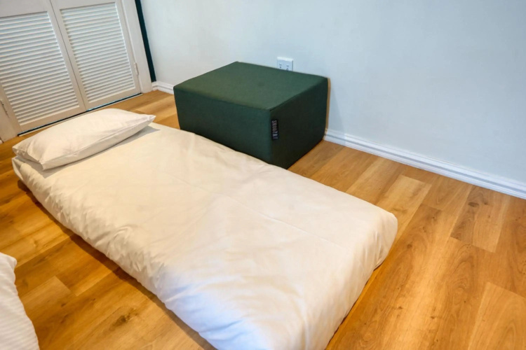 Hampton Collection - Charming 5 Sleeper Apartment with Pool