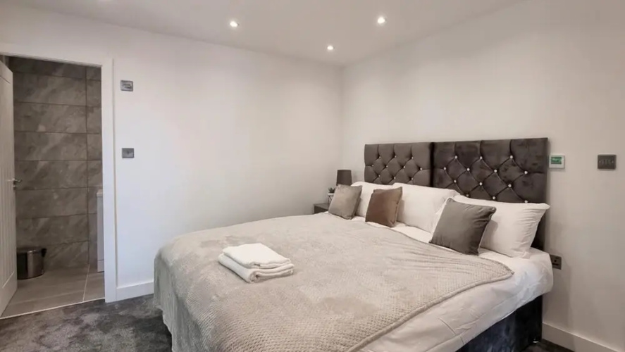 Lovely Modernist 4 Bed House