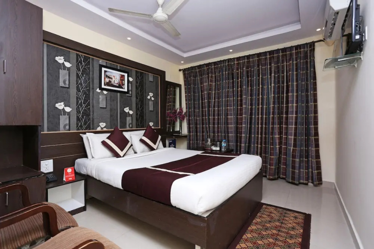 OYO 5586 Prakash Palace