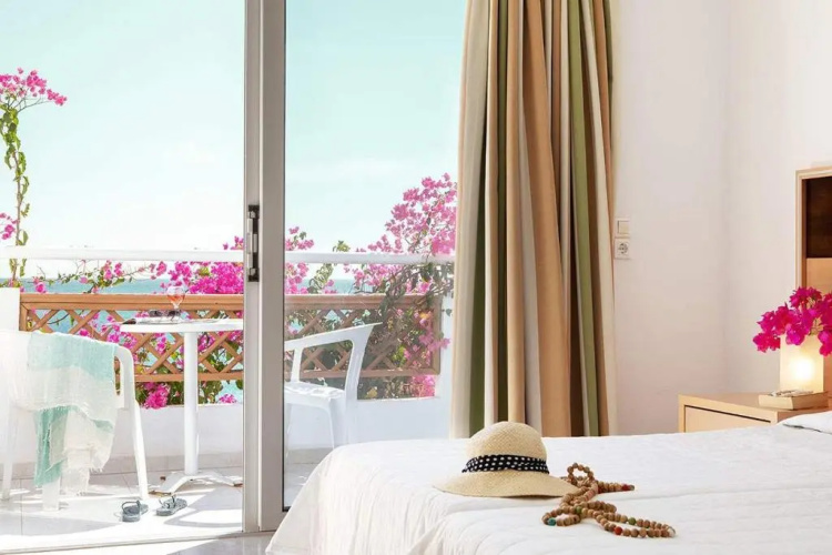Minos Beach Hotel