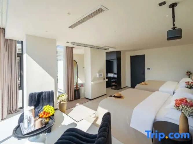 Standard Quadruple room with view