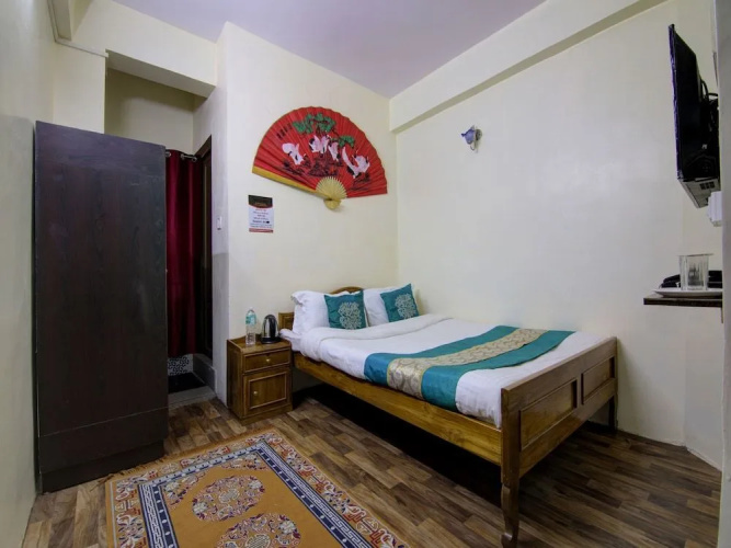 OYO 13844 AKD Hotel