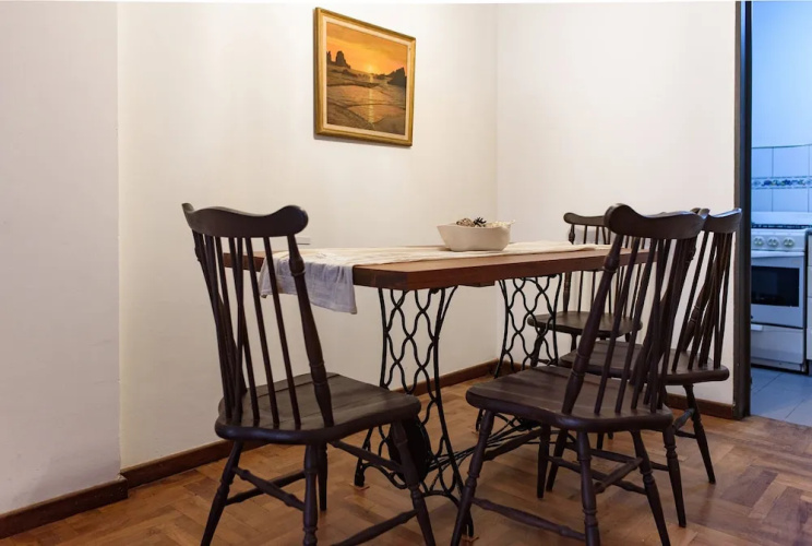 Cosy Local Artist's Flat, Central Location, Fully Equipped