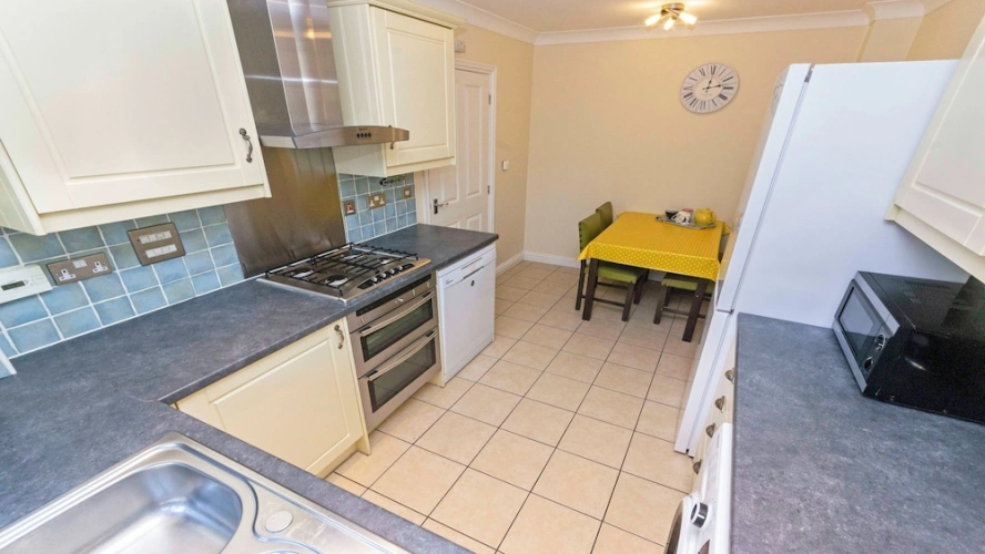 3 Bedrooms Cottage
