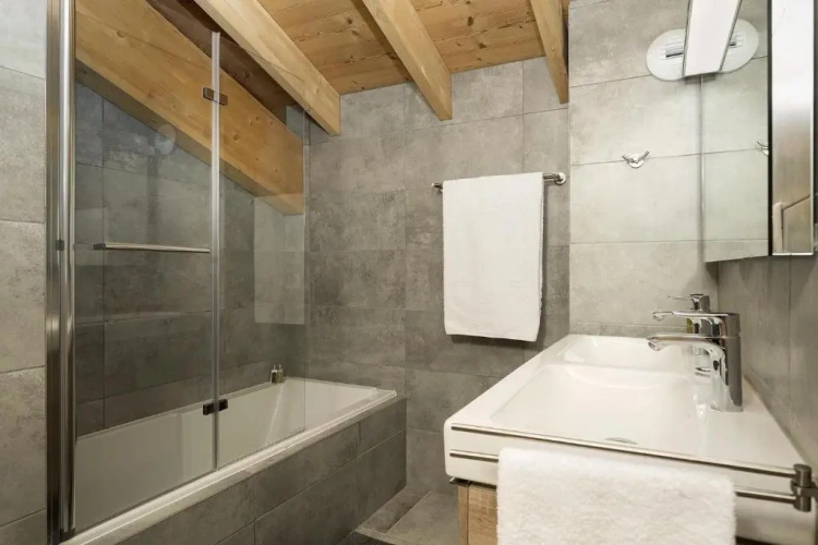3 Bedrooms Apartment