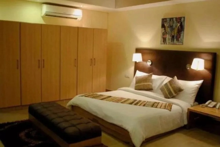 Roots Apartment Hotel