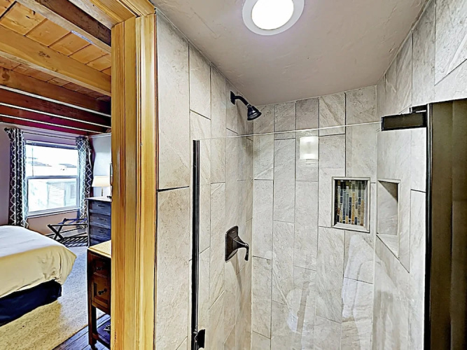 4400 Silverthorne - 2 Br Condo