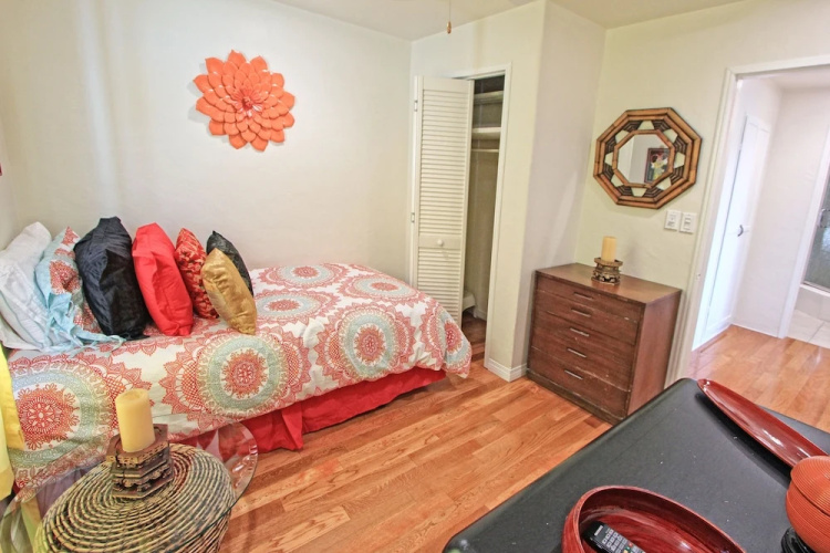3909 Marcus Ave Shie1 4 Bedroom Duplex