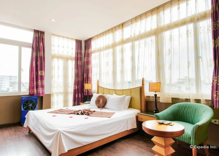Golden Sunshine Villa Hotel and Travel