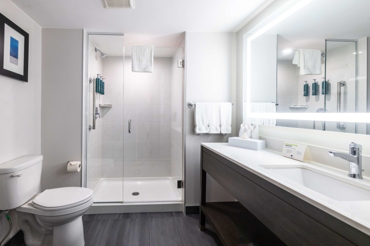 DoubleTree by Hilton Calgary North photo 9
