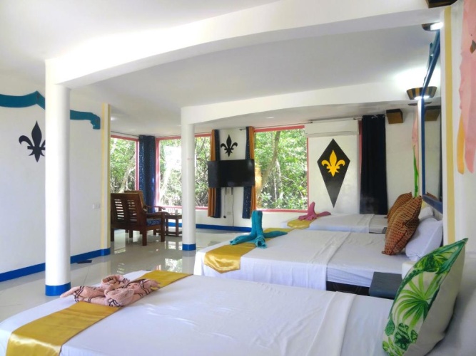 Standard Quadruple room with garden view