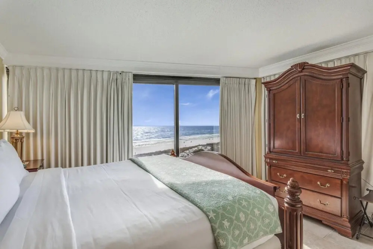 Beachside One 4064