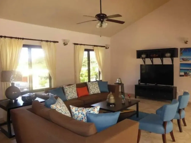 4 Bedrooms Villa