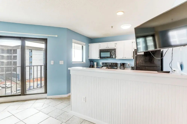 Beachfront Condo w/ Pool at Myrtle Beach Resort!