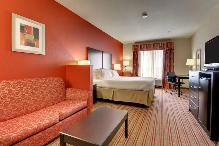 Holiday Inn Express Winona North