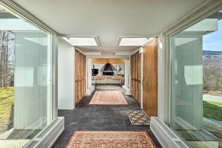Pristine West Dover Home w/ Deck & Mountain Views!
