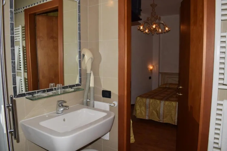 Standard Triple room