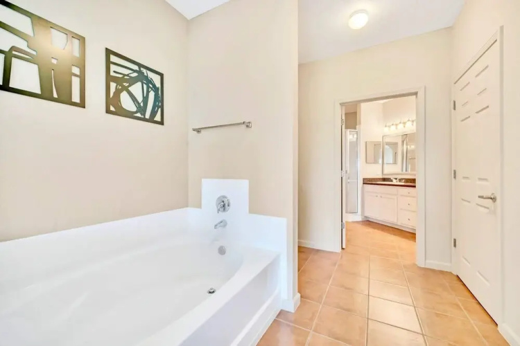 Upstay Condo w Pool Sauna Sleeps 8