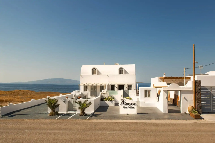 Almyra Oia Suites