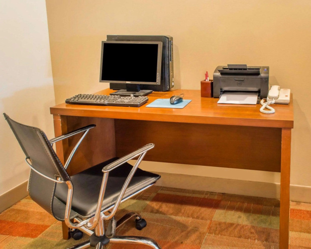 Quality Suites Waldorf
