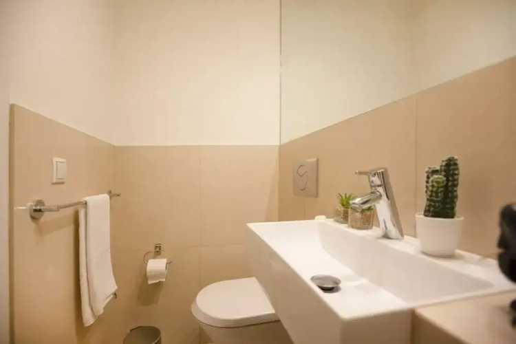 Comfy - 1BR Apt W Pool & Gym in Gemmayze