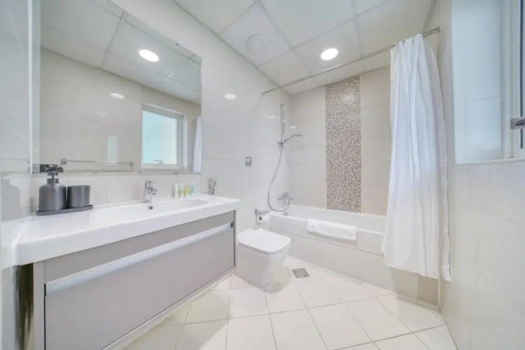 Premium 2BR Apt w Marina Views