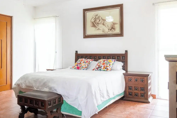 Spacious Cuernavaca House Pool Grill