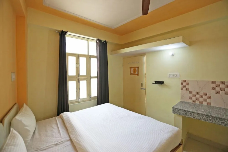 SPOT ON 48911 Sukhrali Residency