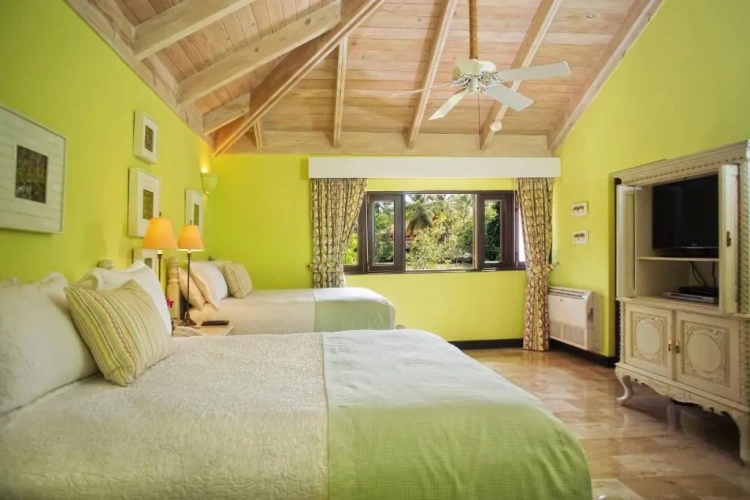 4 Bedrooms Classic Villa