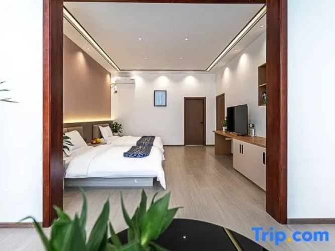 Standard Twin room with garden view