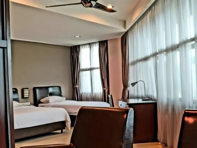 Capital O Rail Hotel