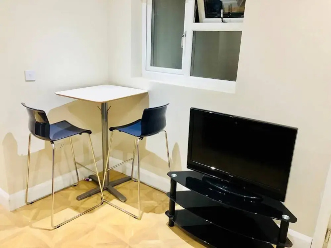 Small 3 Bed Flat Near Heathrow