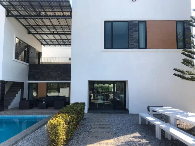 3 Bedrooms Villa