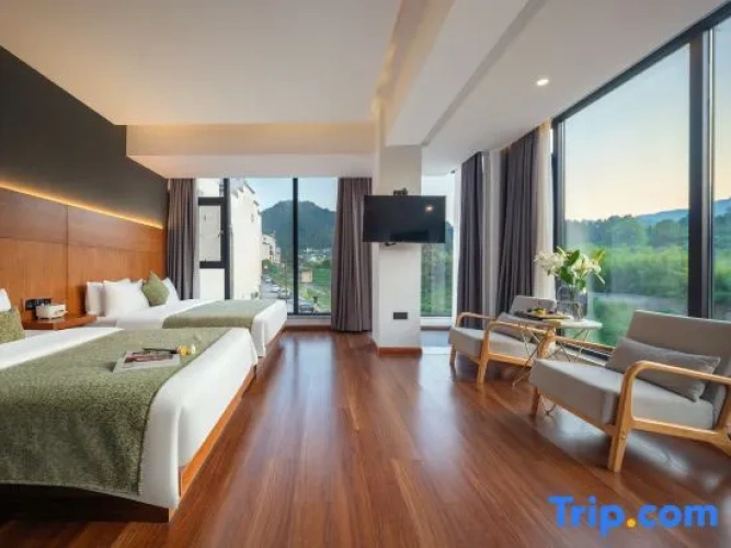 Deluxe Triple Family room