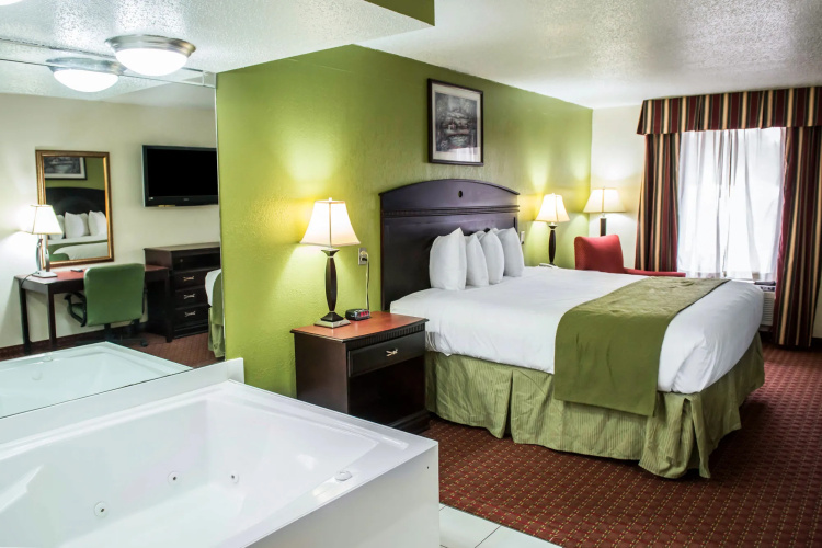 Quality Inn Chipley I-10 at Exit 120