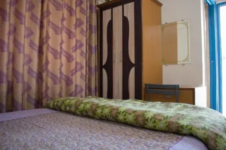 Hotel Golden Crown