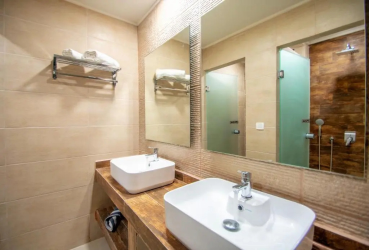 Paradise Apartments & Suites