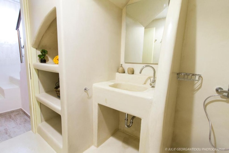2 Bedrooms Villa