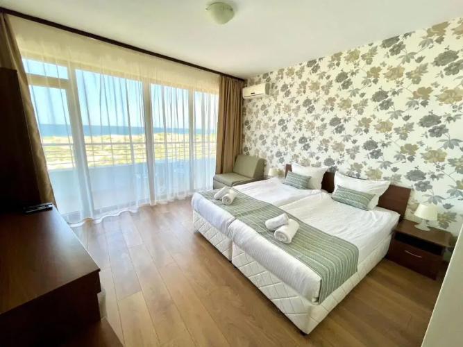 802, spacy apm with sea view.