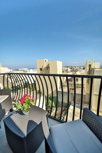 Deluxe Twin room with pool view
