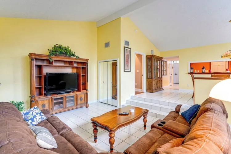 2 Bedrooms Apartment