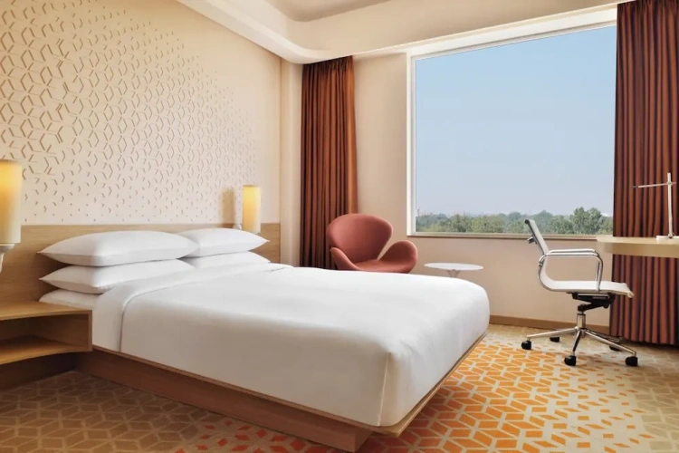 Superior Double room with city view