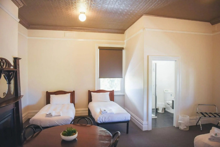 Deloraine Hotel