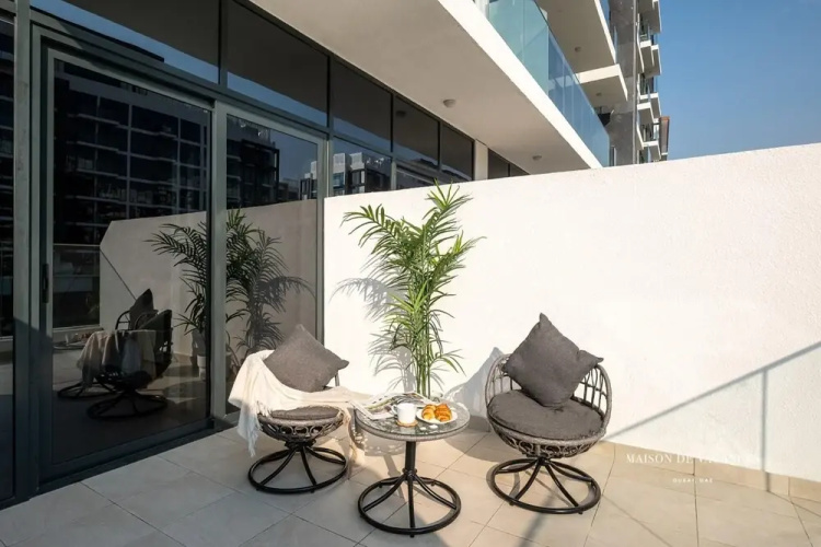 10mins From Dubai Mall Studio With a Large Balcony