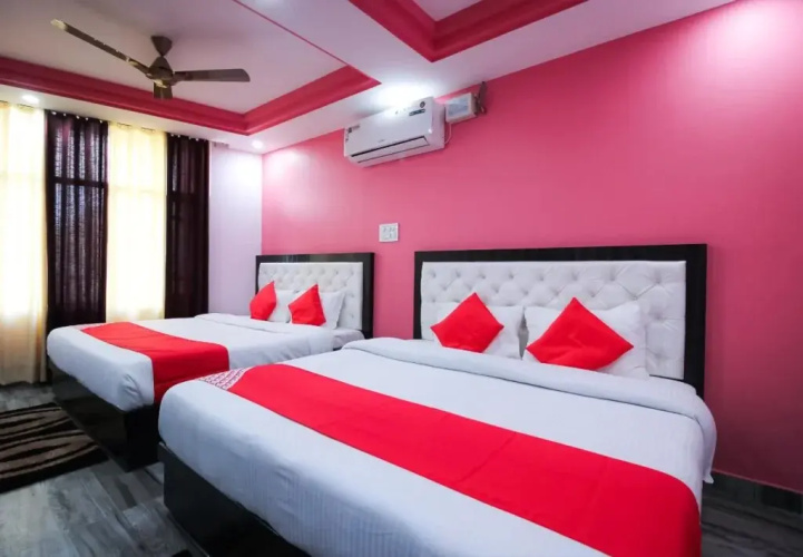 Hotel Sky Blue By OYO Rooms
