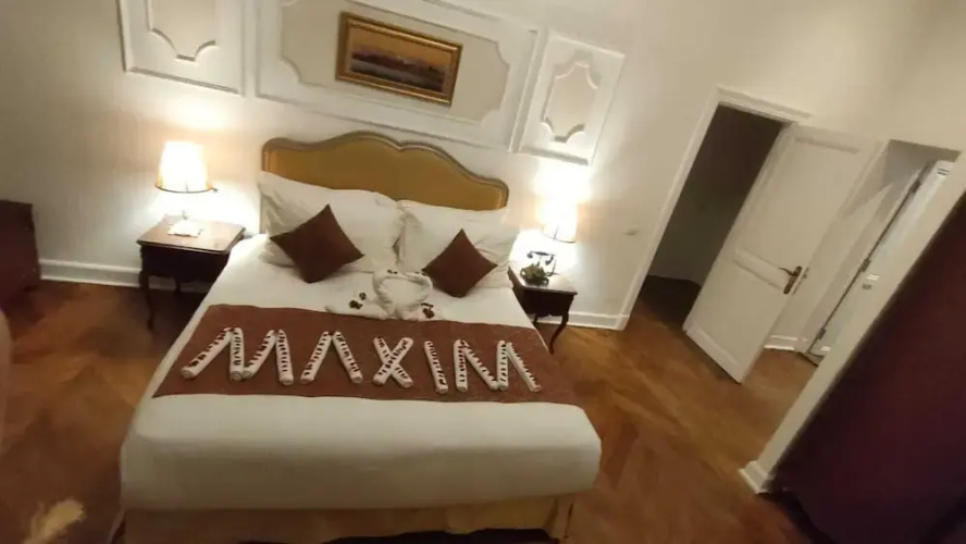 Maison Maxim De Lesseps
