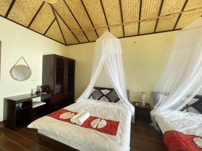 Deluxe Quadruple room with mountain view