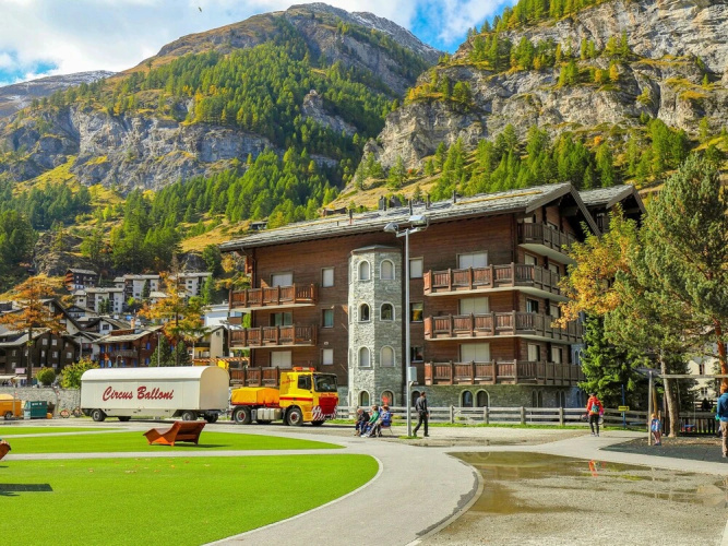 Whymper Zermatt in Zermatt