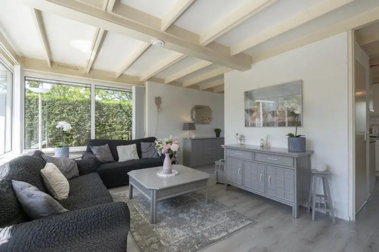 Welcoming Bungalow With Garden