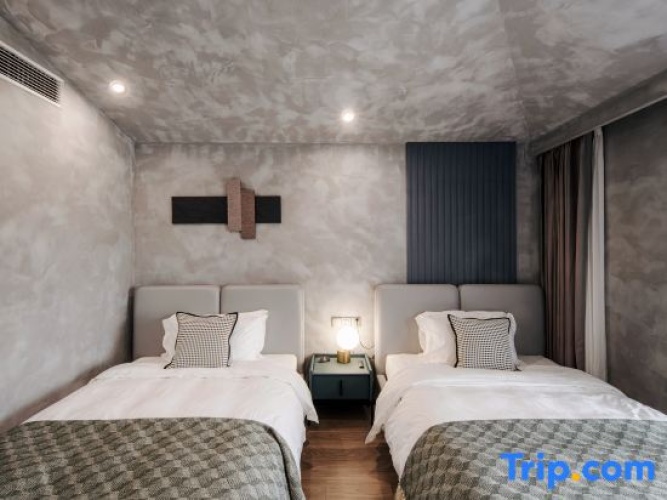Quadruple Suite